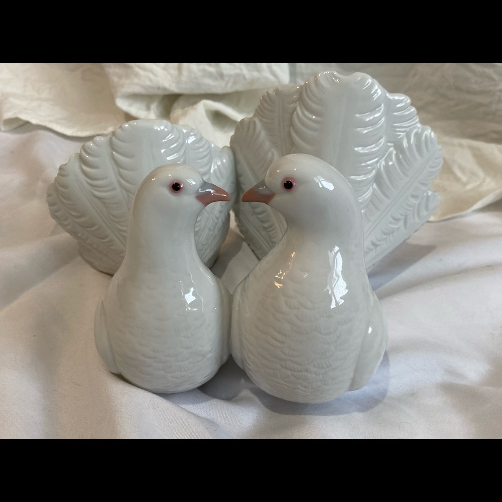 Lladro Couple of Doves